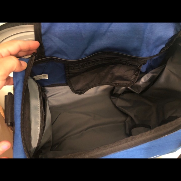 Nike Duffle Bag - Picture 2 of 3